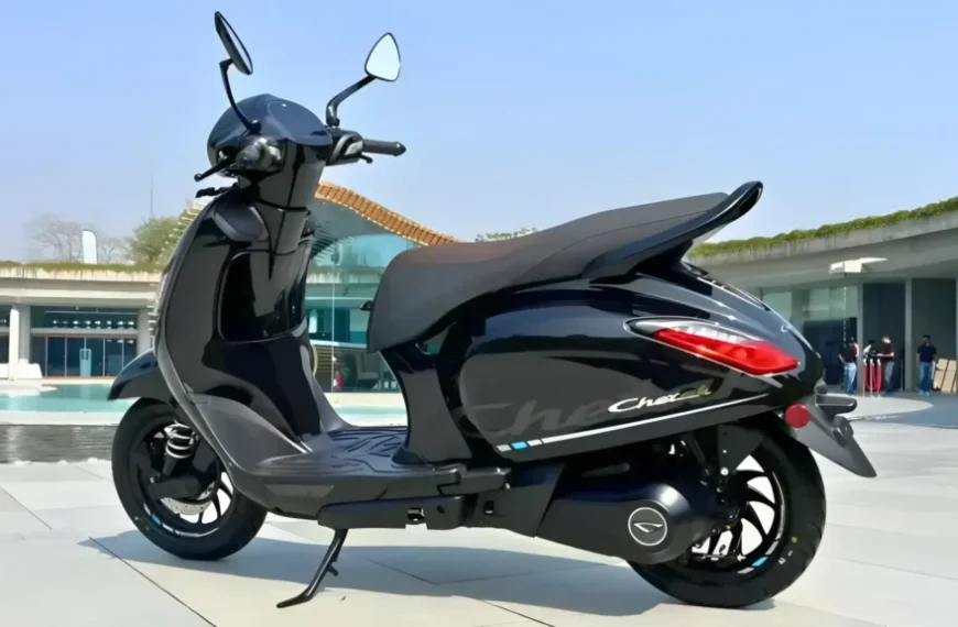 टैक्स फ्री Bajaj Chetak 35 इलेक्ट्रिक स्कूटर, ₹15,000 डिस्काउंट