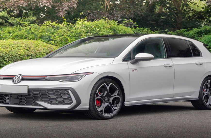 Volkswagen-Golf-2025