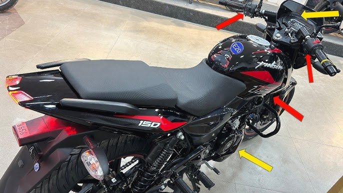 Bajaj ने धाकड़ लुक में लॉन्च की प्रीमियम बाइक, 70kmpl माइलेज