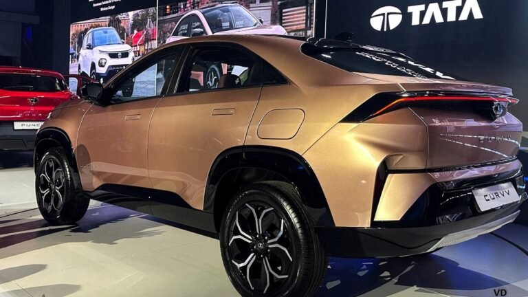 आज से सस्ती कार और बाइक — GST Rate Cut से नवरात्र में खरीदना हुआ आसान, लाखों की होगी बचत