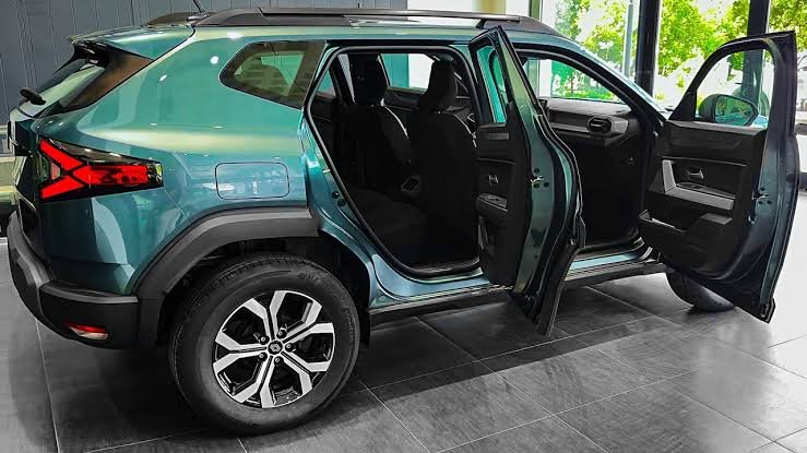 बजट में Renault Duster: 25Kmpl माइलेज और प्रीमियम डिज़ाइन, मिडिल क्लास के लिए बेहतरीन विकल्प…