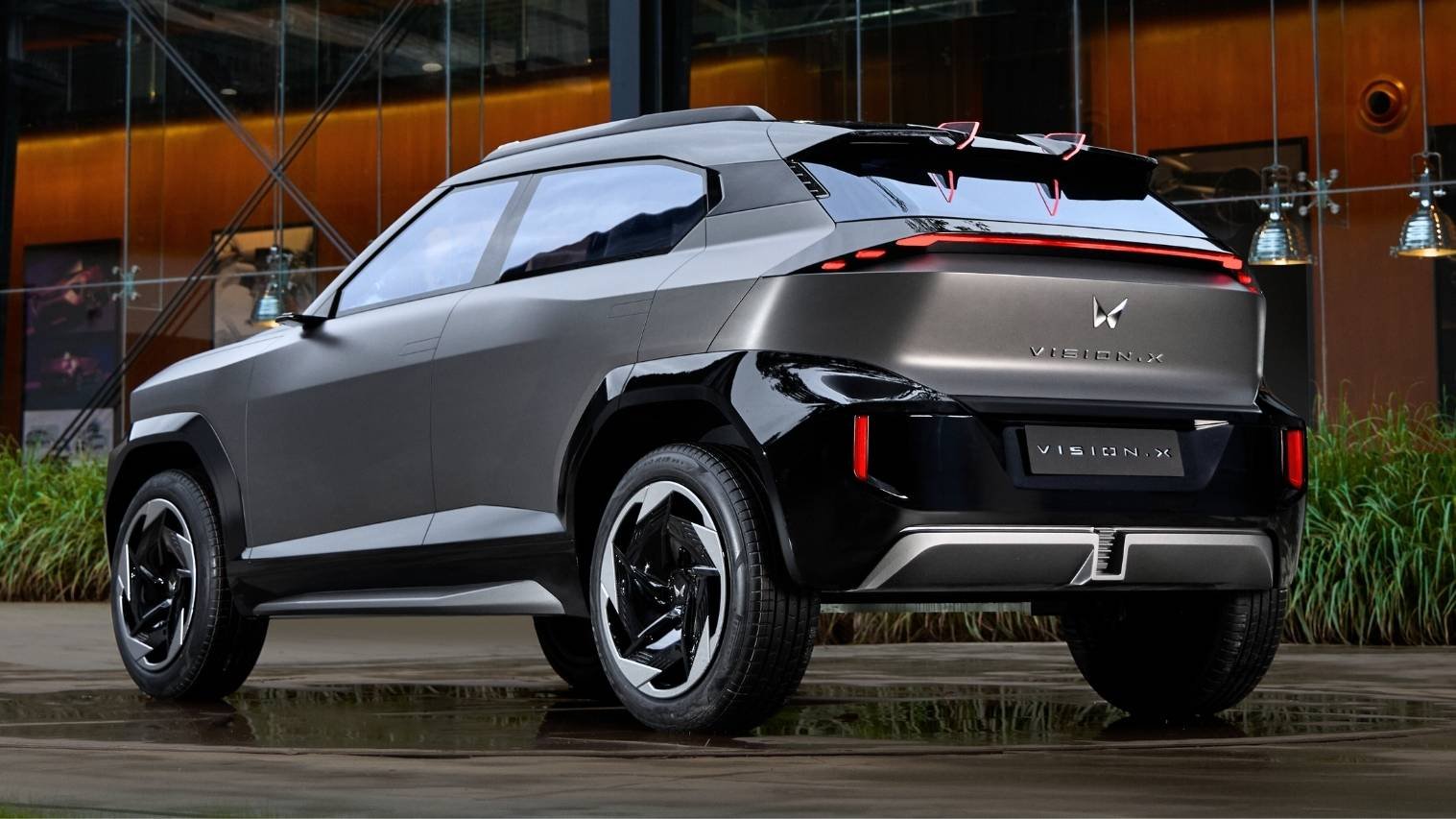 महिंद्रा का 2025 में 4 नए ICE और हाइब्रिड SUVs लॉन्च करने का अनोखा प्लान