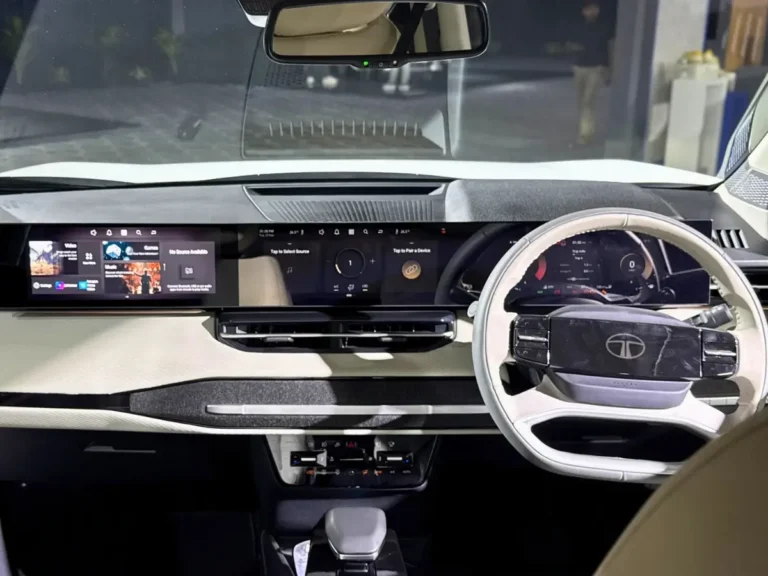 Tata Sierra 2025 लॉन्च: शुरूआत ₹11.49 लाख में, जानें 7 धांसू वैरिएंट्स और AWD का प्लान