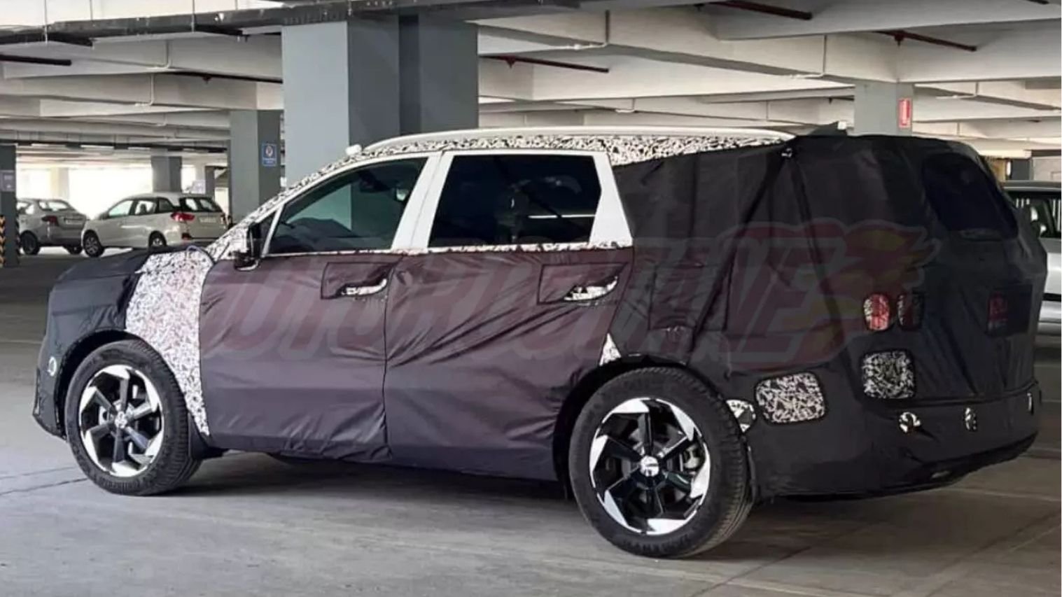 Kia Sorento 7-Seater Hybrid SUV India Mein Spotted: Launch 2025 Tak Ho Sakta Hai