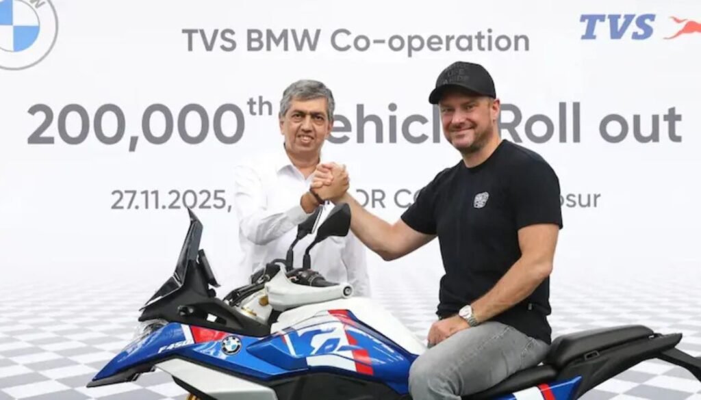 TVS-BMW ने 2 लाख मोटरसाइकिल बनाने का मील का पत्थर पार किया, F 450 GS का उत्पादन शुरू