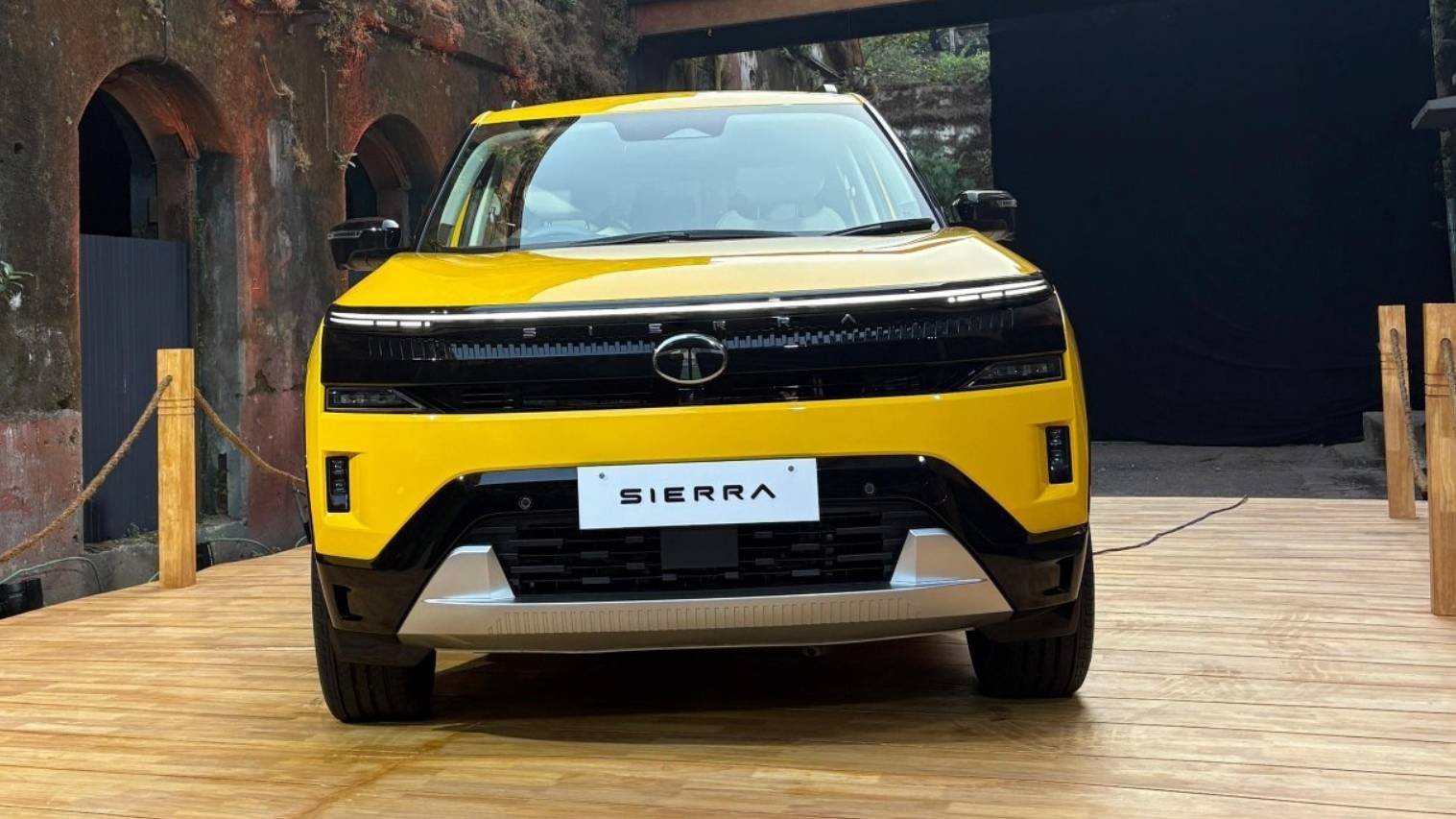 नई Tata Sierra के 7 वैरिएंट्स और 6 रंग – जानें खासियत ₹11.49 लाख में