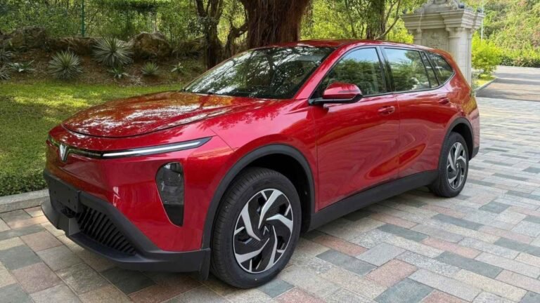 VinFast Limo Green: भारत में पहली बार स्पॉट हुआ 7-सीटर इलेक्ट्रिक MPV