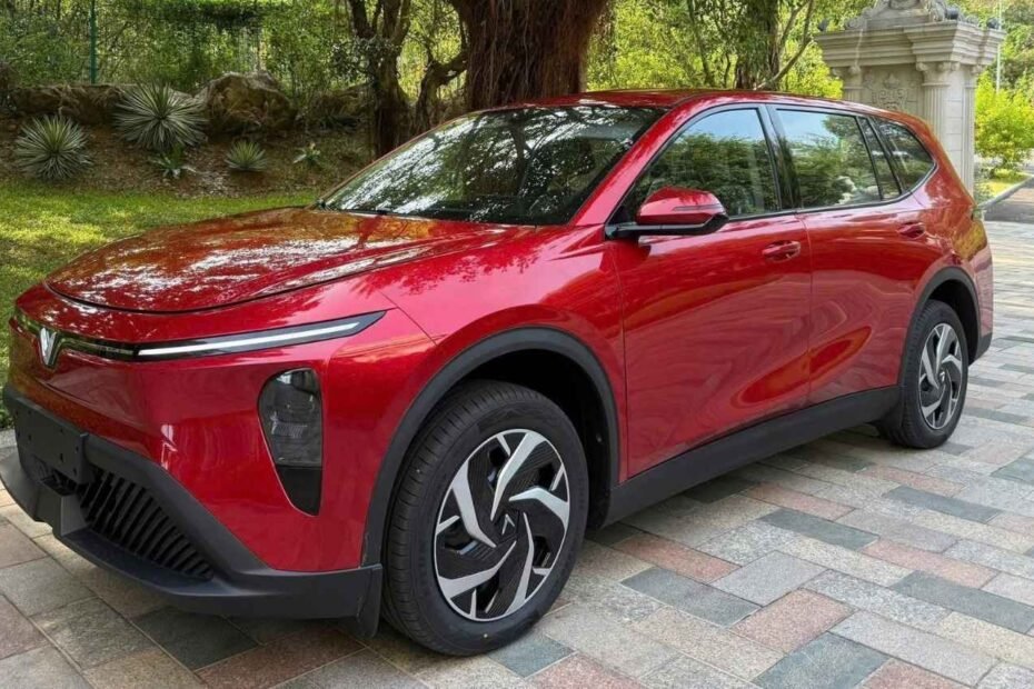 VinFast Limo Green: भारत में पहली बार स्पॉट हुआ 7-सीटर इलेक्ट्रिक MPV