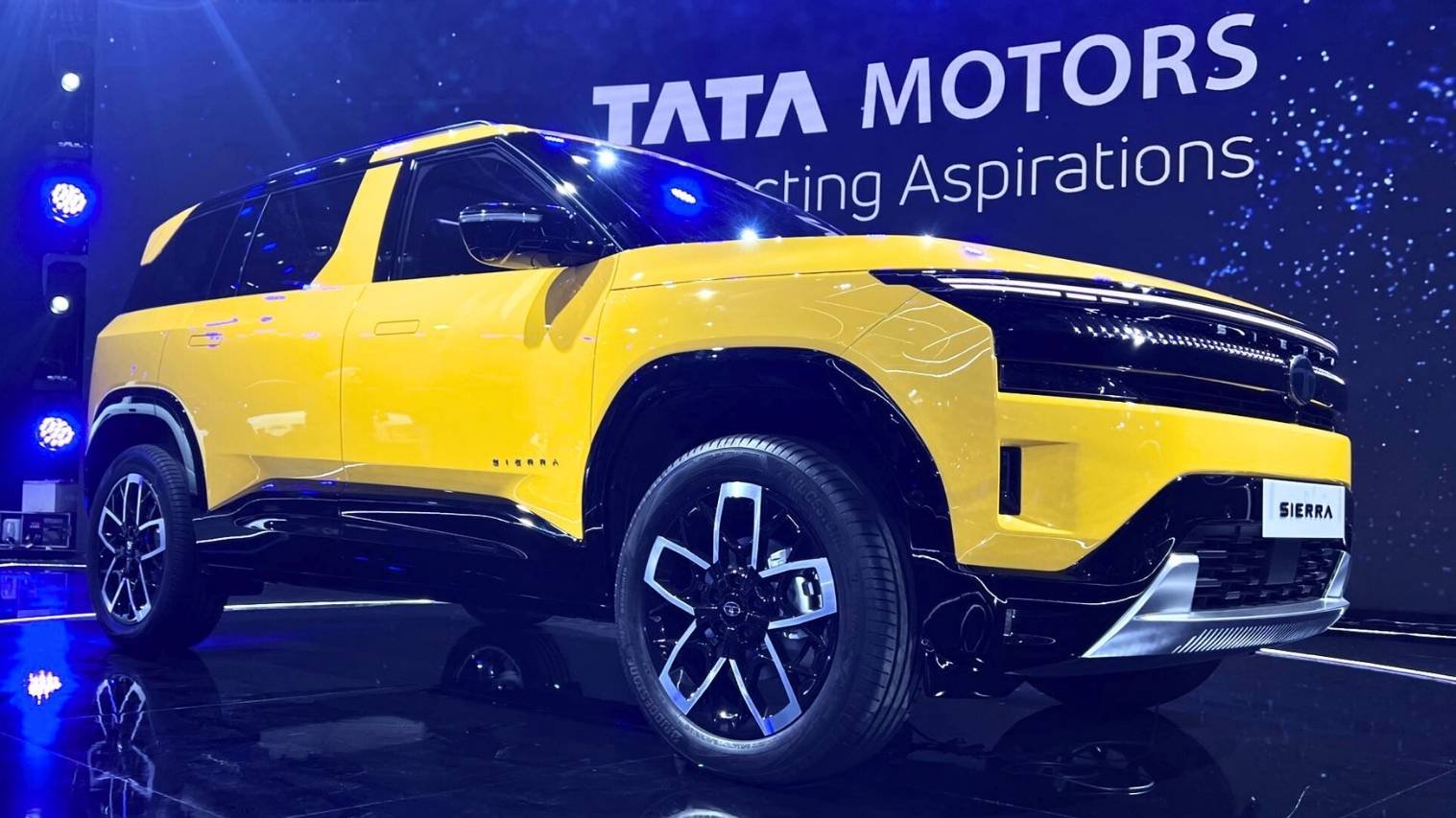 इस महीने 2 नई प्रीमियम SUVs: Tata Sierra और Mahindra XEV 9S का इंतजार करें!