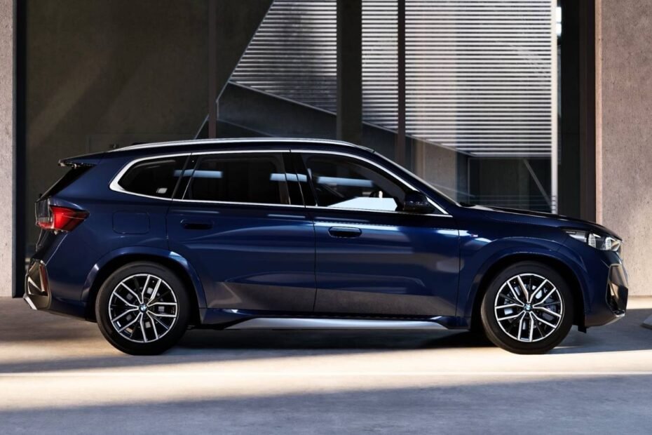 2026 BMW iX1 LWB हुआ लॉन्च, 531 km रेंज और नए फीचर्स के साथ