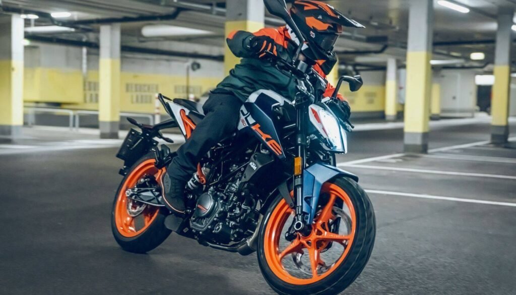 KTM 160 Duke का नया 5-इंच TFT वेरिएंट ₹1.78 लाख में आया, जानें फीचर्स