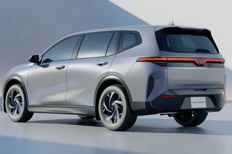 VinFast Limo Green: Toyota Innova Rival लॉन्च होगा फरवरी 2026 में, 450 km रेंज
